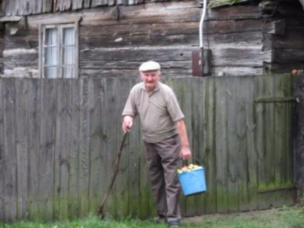 i zakrzywienia czasoporzestrzeni. 